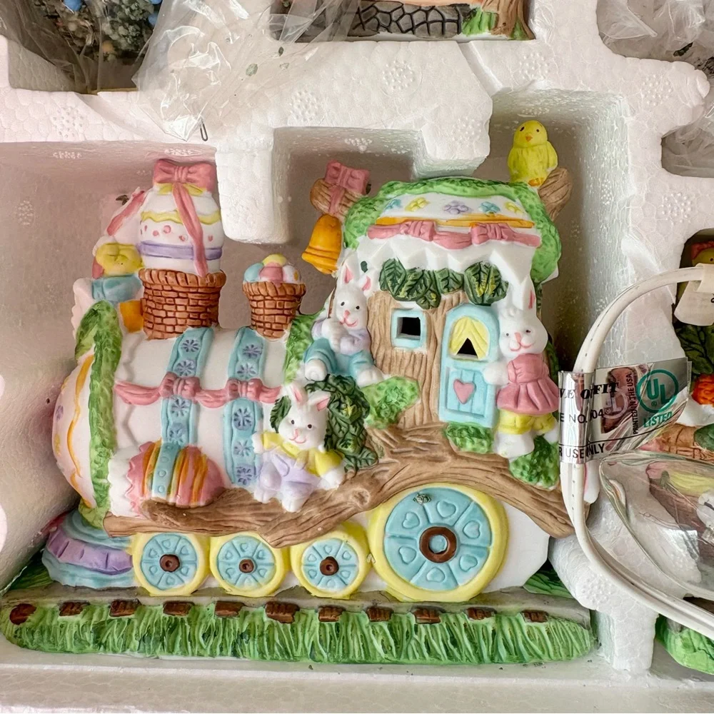 Vintage Easter‎ 17pc Ceramic Lighted Train Set & Village